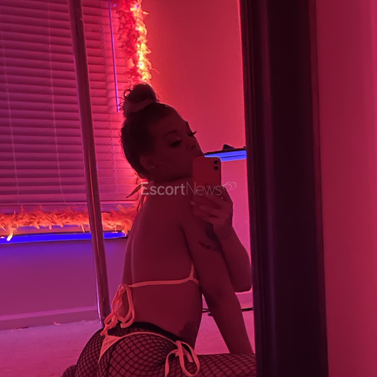 Ashleee alt view 1