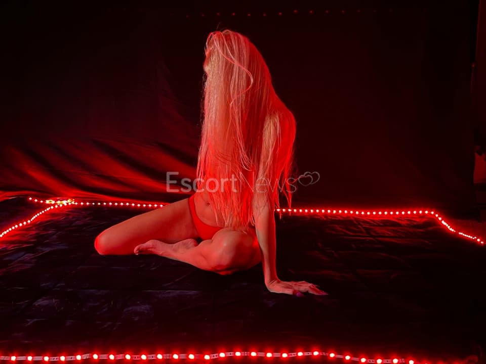 Ava_Michelle alt view 3