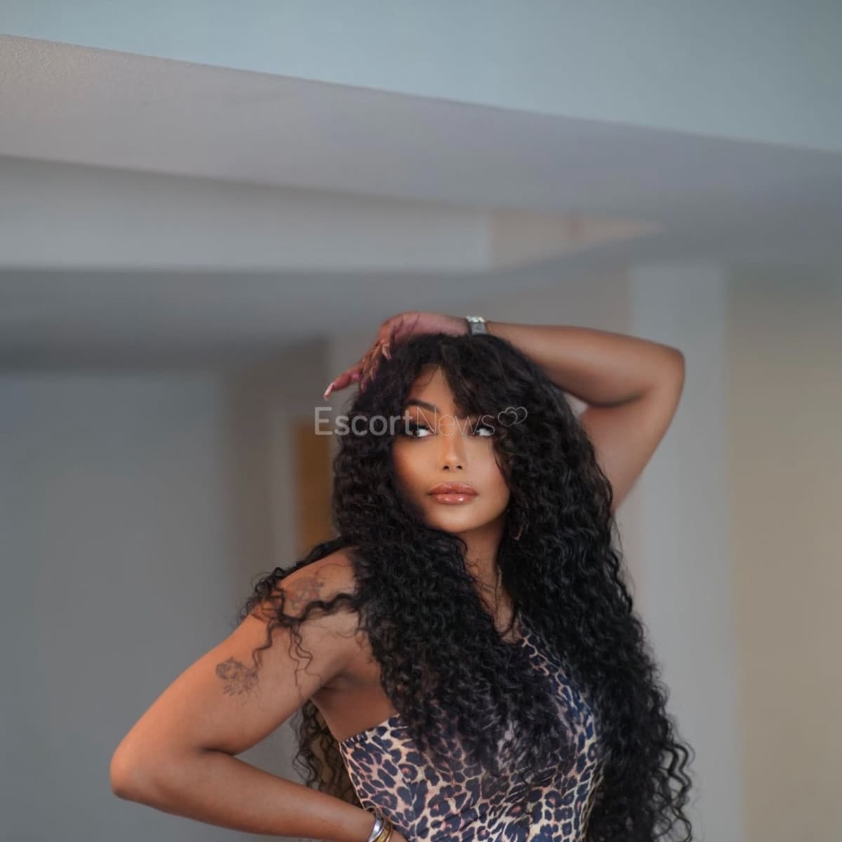 Dani Dimes alt view 3