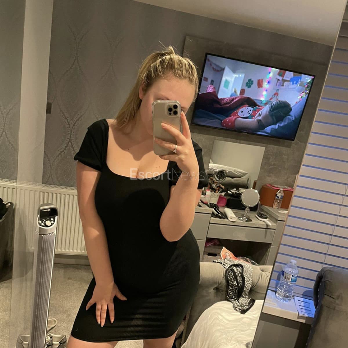 Experienced and gorgeous alt view 3