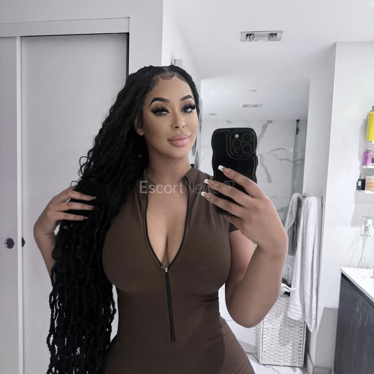Kayla alt view 1