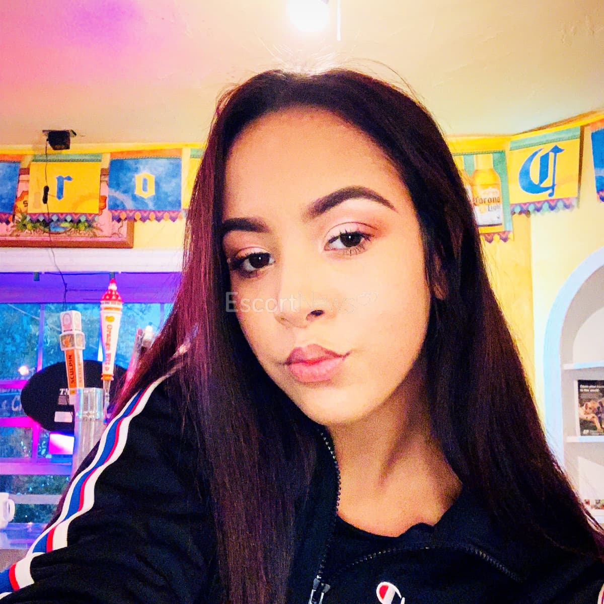 Lauren Reign alt view 1