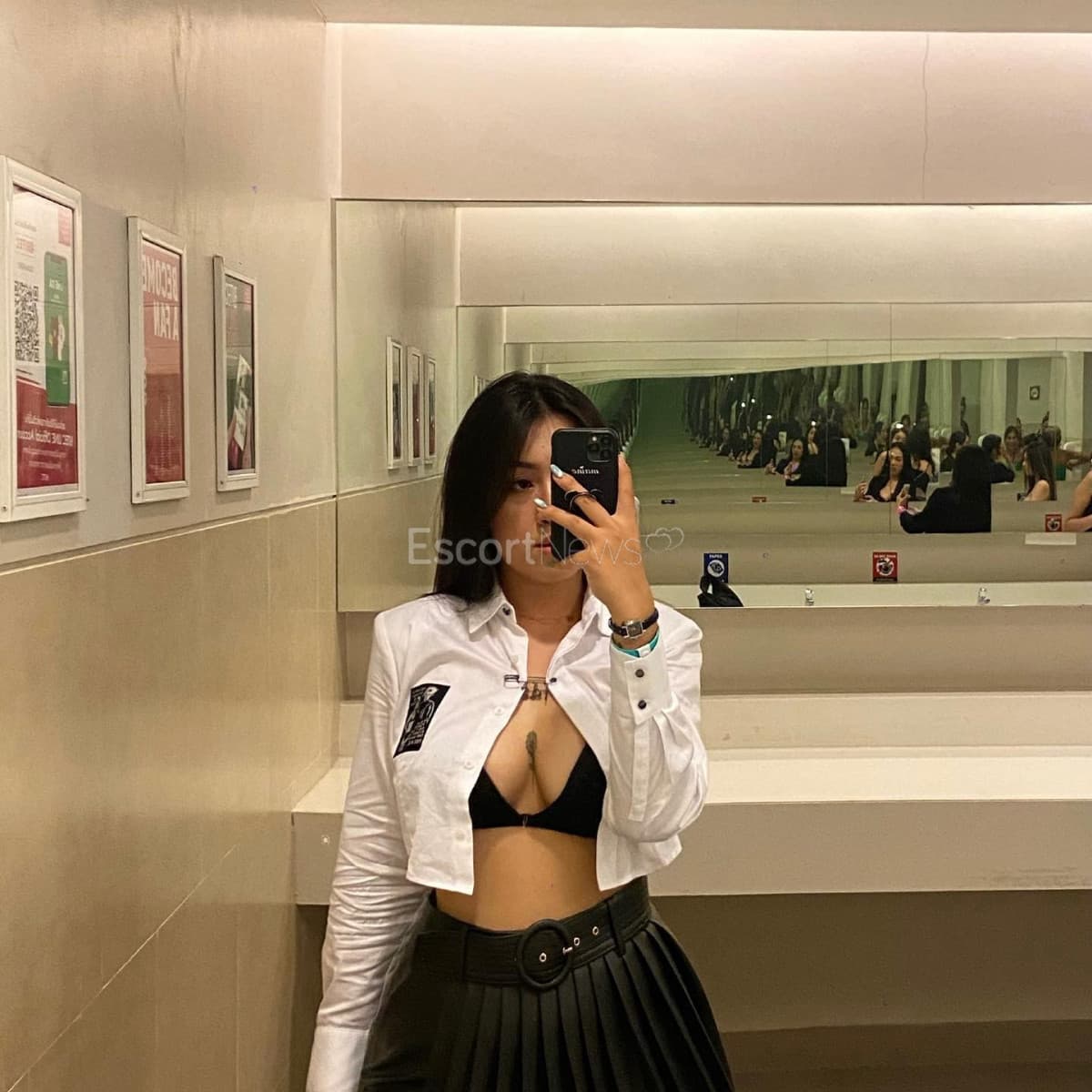 melina alt view 1