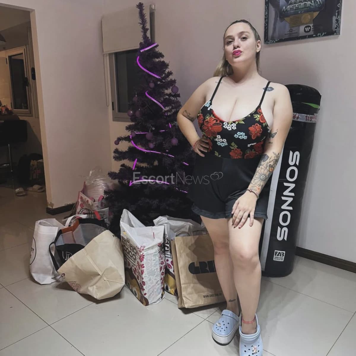 Miley Cyrus alt view 3