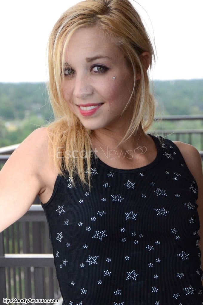 monique alt view 8