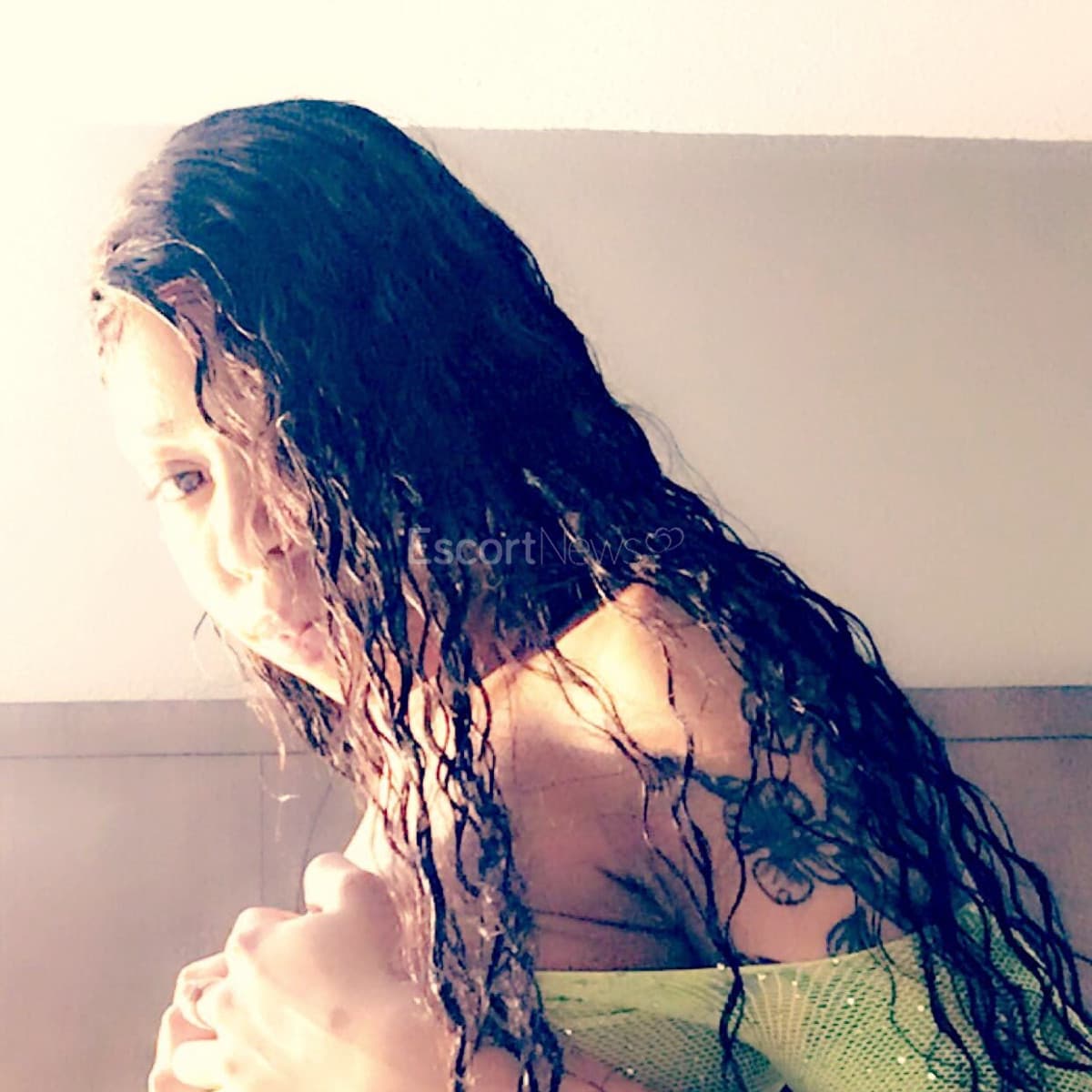 QueenLyric alt view 1
